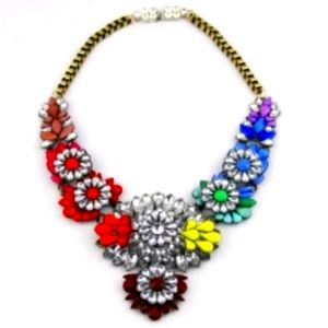 Vibrant color statement gem ecklace